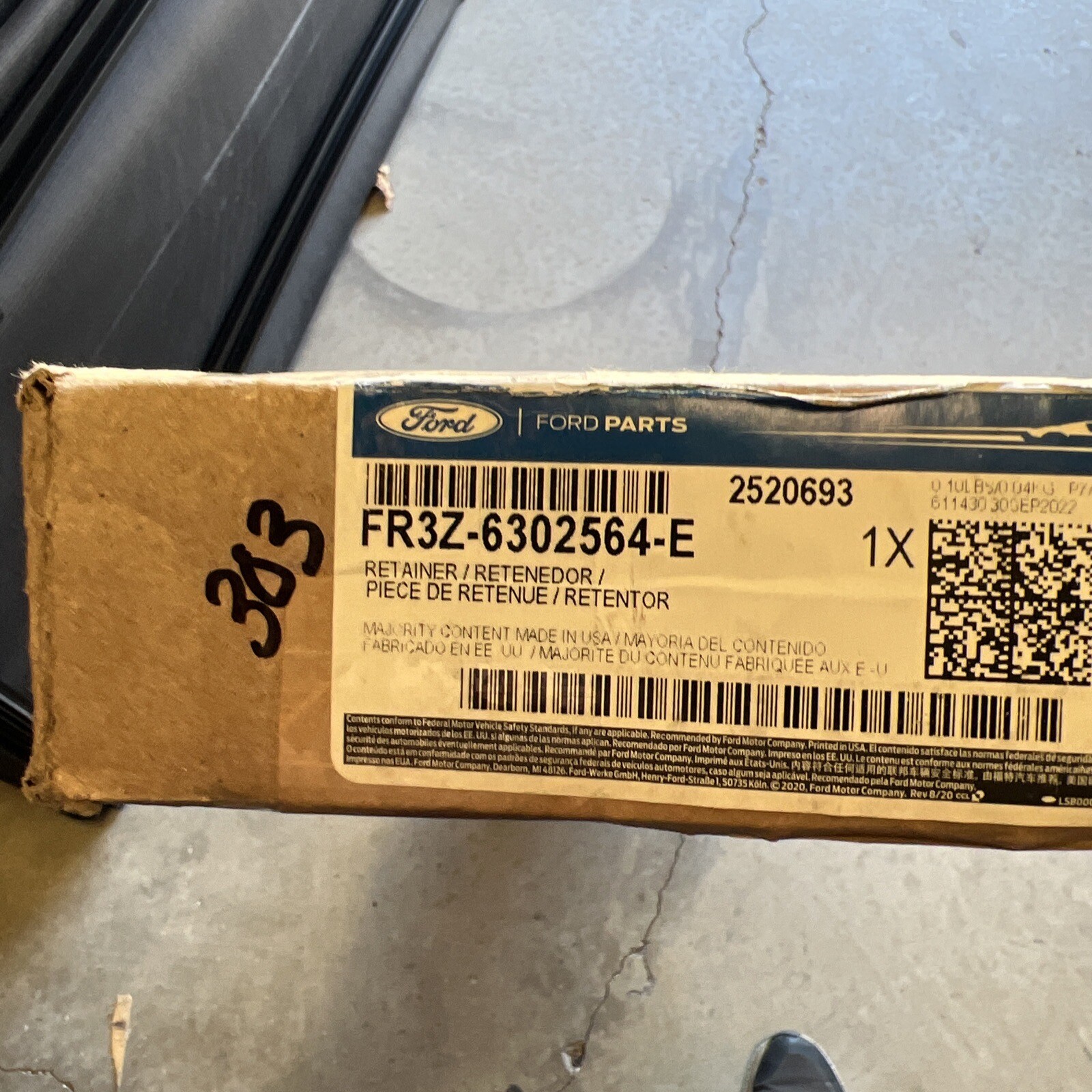 New OEM Genuine Ford Right Window Weather strip Retainer Roof Trim 