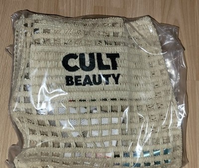 Cult Beauty The Summer Goody Bag, im Wert von über 200£ - Neu. Limitierter Lagerbestand