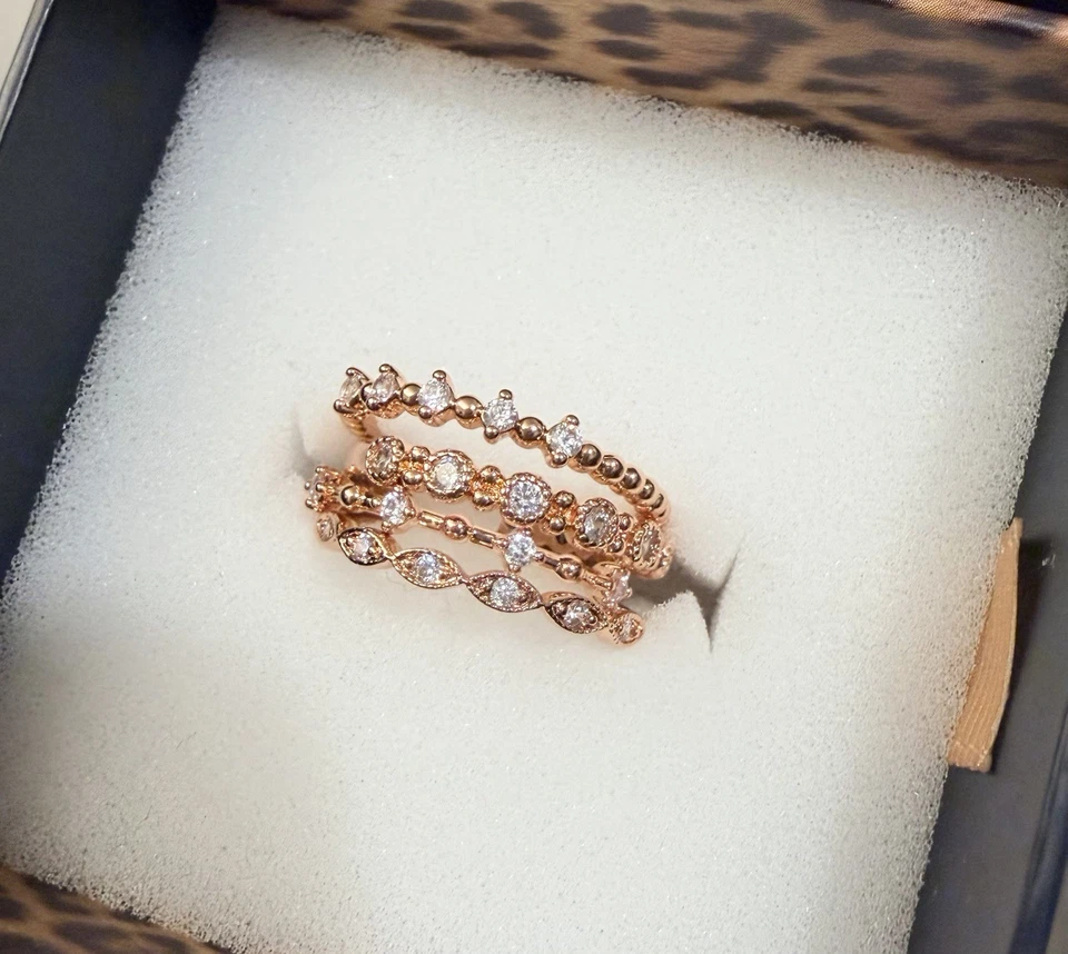 Anillo Bomb Party Delicates “Nothing About This Is Accidental” Oro Rosa Circonita - Talla 7 Foto 2 de 3