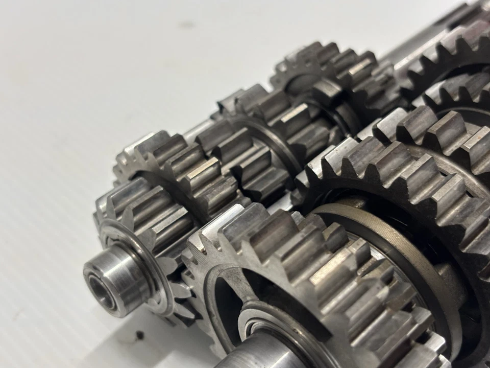 99-02 2000 KAWASAKI KX125 OEM MOTOR TRANSMISIÓN TRANNY MONTAJE ENGRANAJES 13127-12 Foto 3 de 4