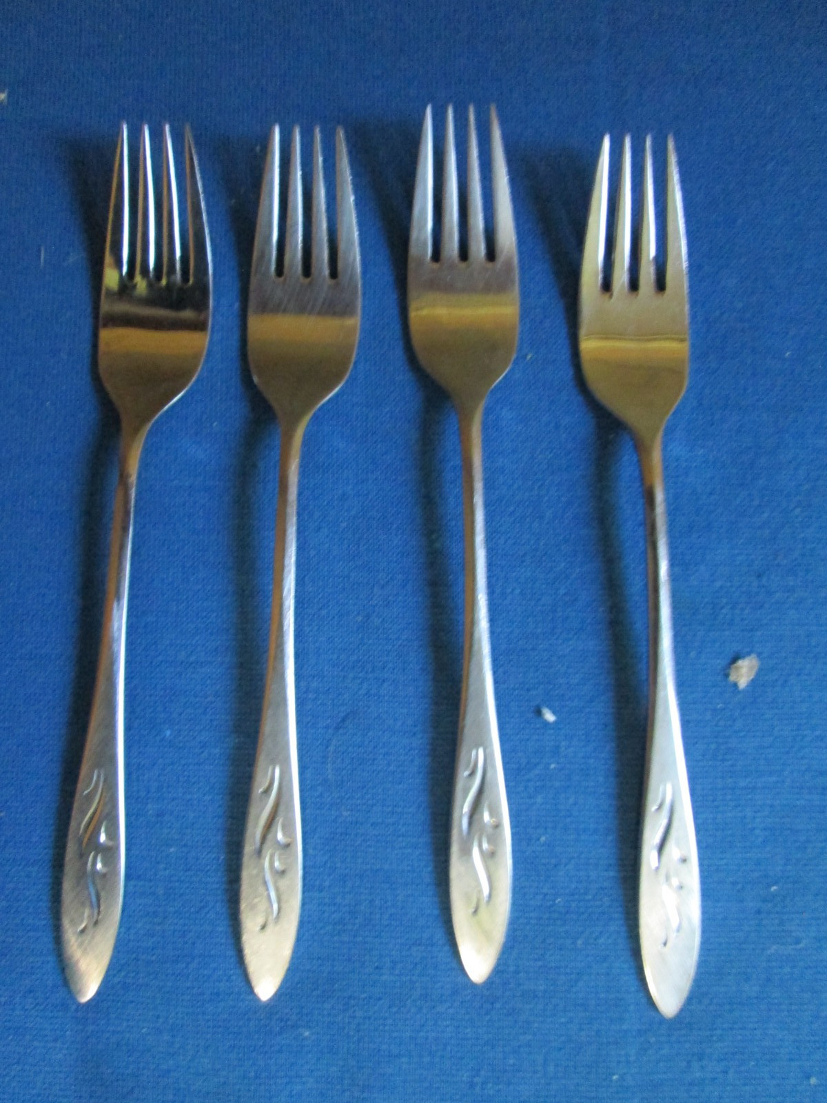 23 Pcs Oneida EMBER GLOW Oneidacraft Deluxe Stainless Flatware