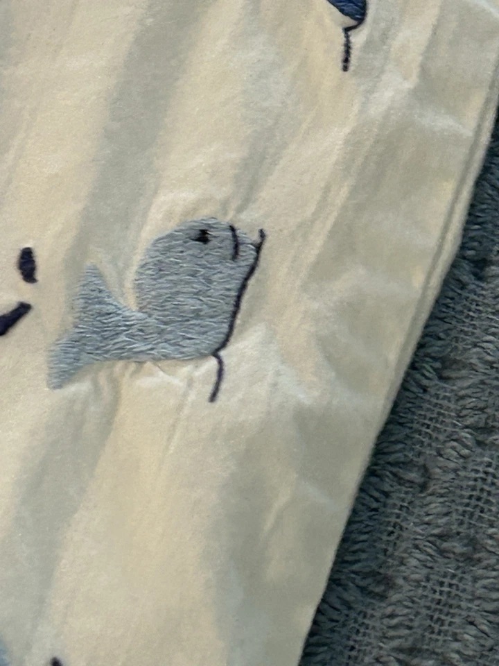 Funda nórdica Pottery Barn Kids ballena percal completa/queen blanca azul bordada Foto 2 de 4