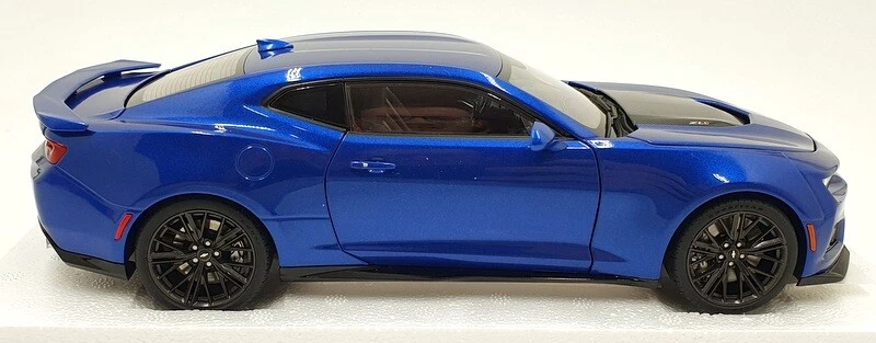 Autoart 1/18 Scale Diecast 71209 - Chevrolet Camaro ZL1 - Hyper Blue Metallic - Image 4 of 4