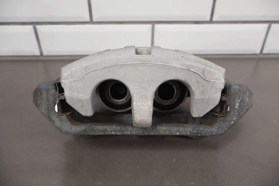 2018 Ford Mustang 2.3 Ecoboost OEM Front Brake Caliper Pair (Left/Right) - Image 2 of 4