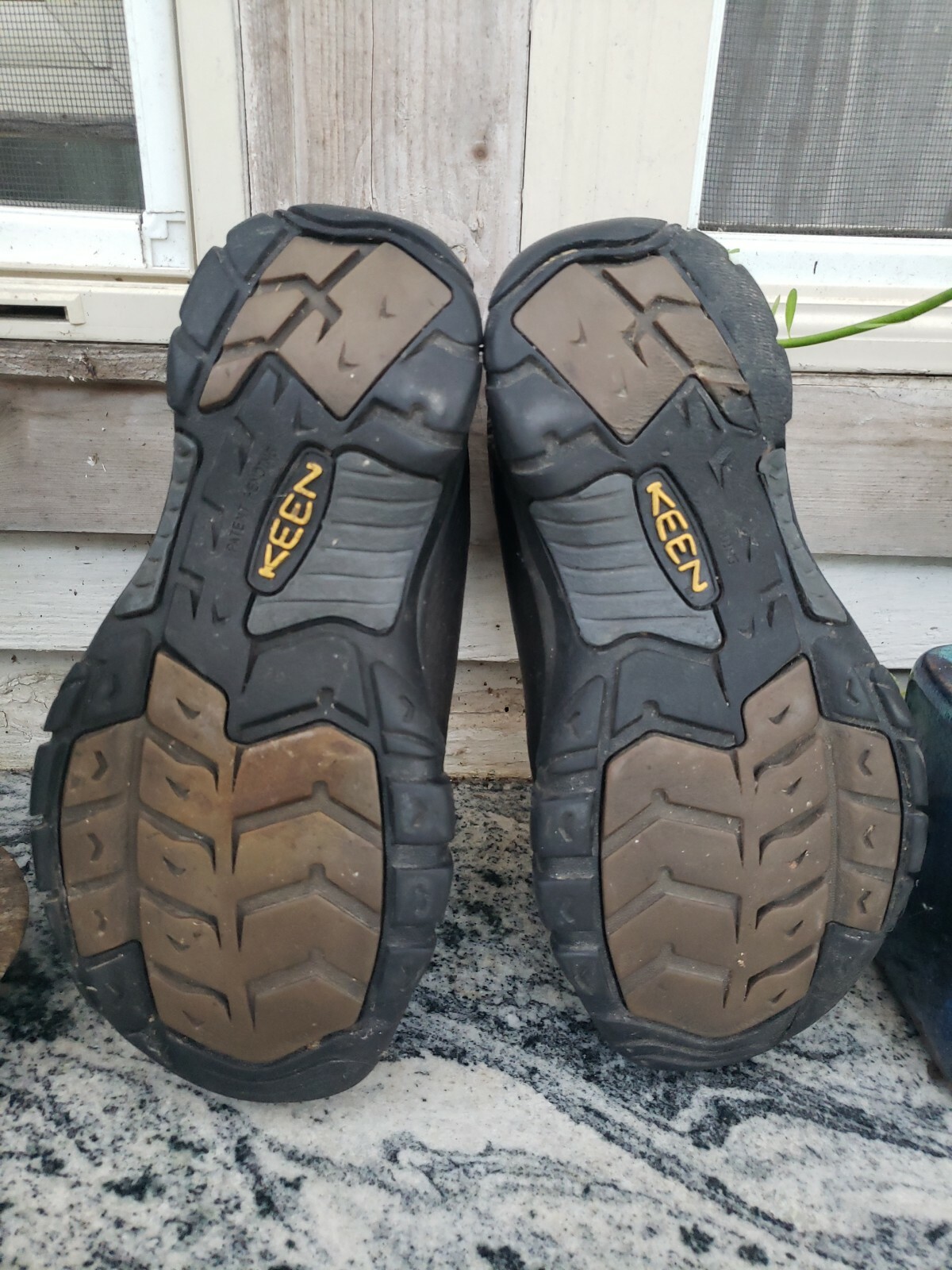 Scarpe da trekking casual da donna Keen Briggs in pelle taglia 8 usate in ottime condizioni