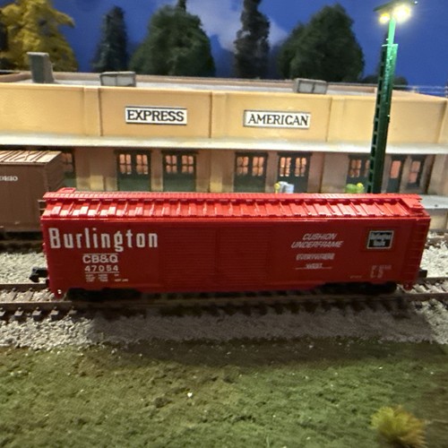 Atlas 36332 Spur N Burlington CB&Q 50' Double Door Box Car #47054 | Zustand: New