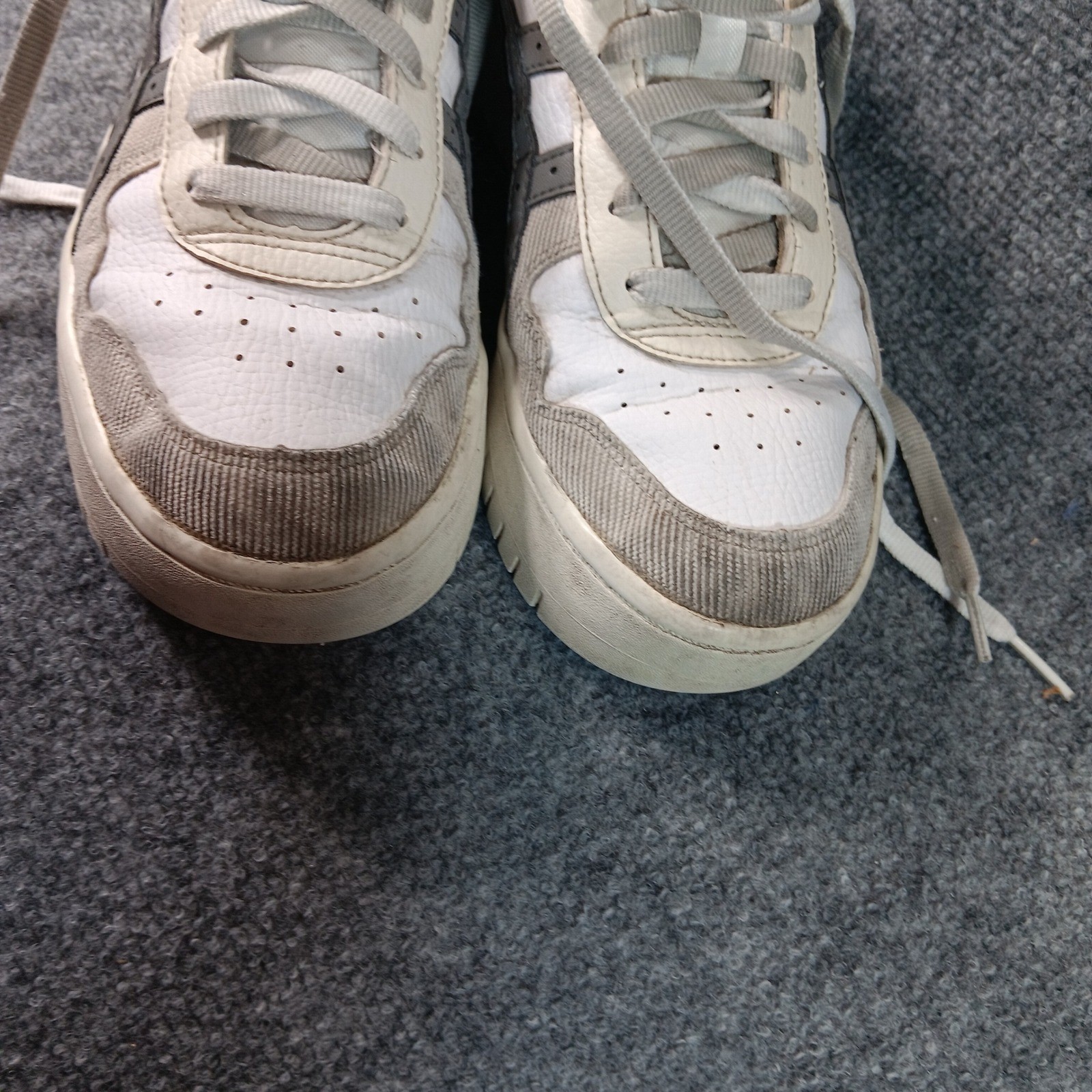 ASICS Low Top Sneakers White Grey Lace Up Athletic Shoes US 8.5 EU 40 UK 6.5 thumbnail 6