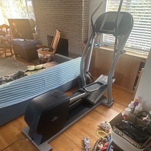 NordicTrack CX 1055 Elliptical Magnetic Resistance 18" Stride Fan HR