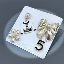 Set Spille Donna Eleganti con Fiocco Perle e Charm Giacchina — Spille Dorate Vin