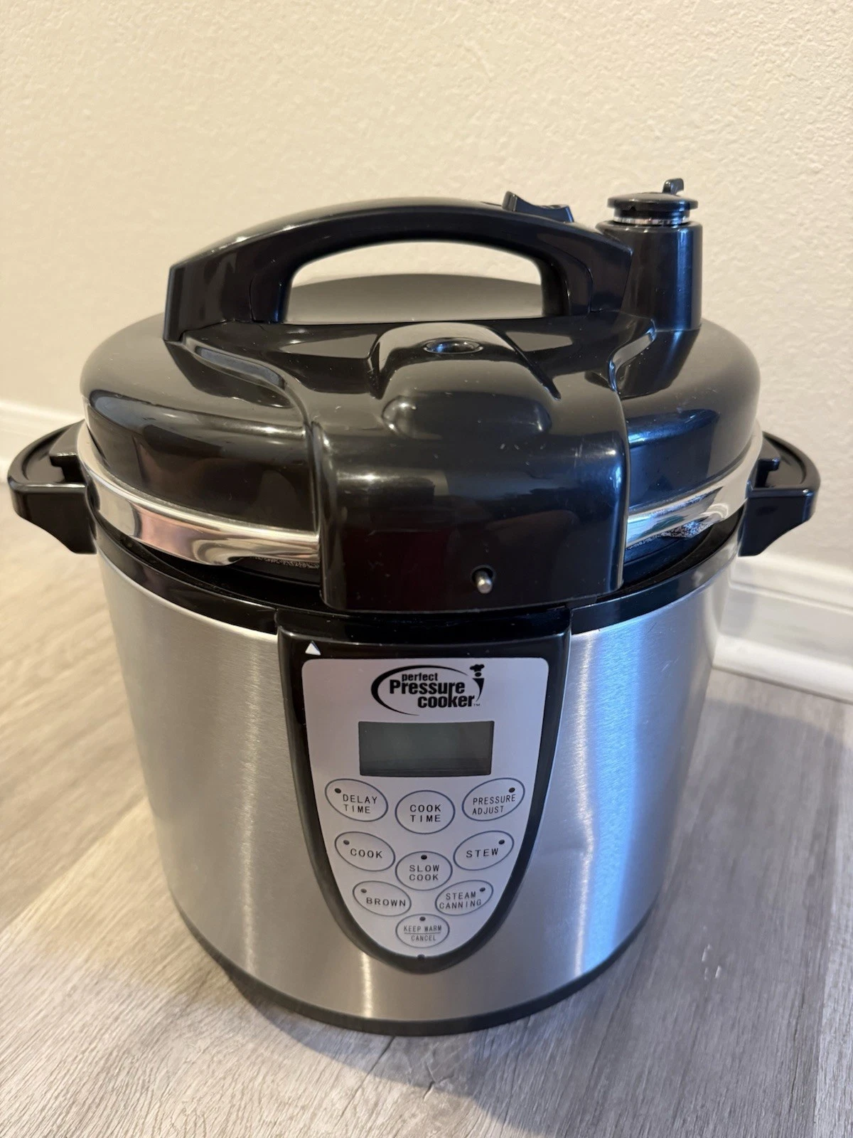 Cook's Essentials 6L Electronic Digital Pressure Cooking System EPC460 used