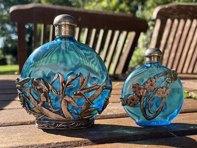 Zwei Vintage Parfum Flakons aus kobaltblauem Glas ERSTER EINDRUCK