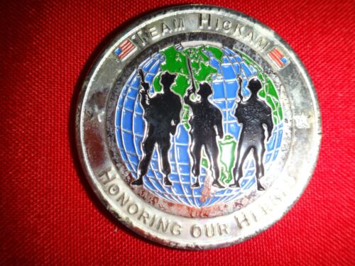 Team HICKAM Honoring Our Heroes 2006 ANNUAL AWARD BANQUET 2-Side Challenge Coin - 第 1/2 張圖片