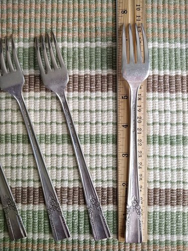 4 WM A. Rogers AA Heavy Oneida LTD Silver Plate Flatware Artistic Dinner Forks - Picture 7 of 7