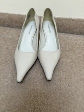 NINE WEST women pointy toe pumps off white size 6M