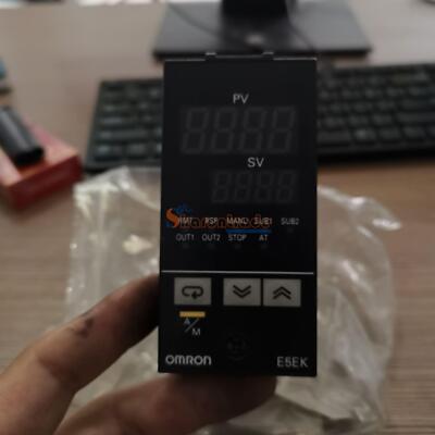 1PC Gebraucht Omron Digital Controller E5EK-AA2-500 E5EKAA2500