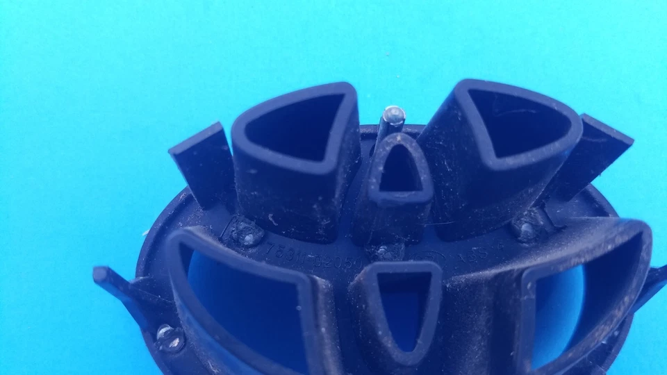 98 99 00 TOYOTA COROLLA PARRILLA DELANTERA EMBLEMA LOGOTIPO INSIGNIA SÍMBOLO SIGNO USADO OEM A22 Foto 4 de 4