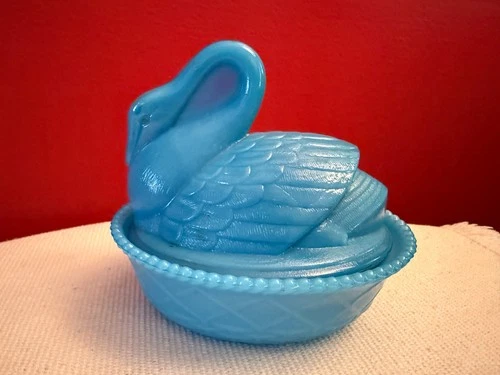 VINTAGE WESTMORELAND BLUE SLAG MILK GLASS NESTING SWAN COVERED CANDY DISH