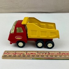 Camión de volteo Tonka vintage de metal de 5" 1974 vehículo cabina roja/amarillo 55010