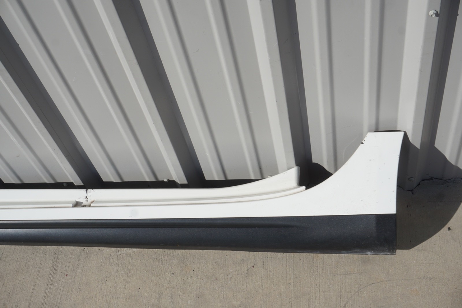 2014 - 2019 Maserati Ghibli Left Side Rocker Skirt Molding Trim Panel White OEM