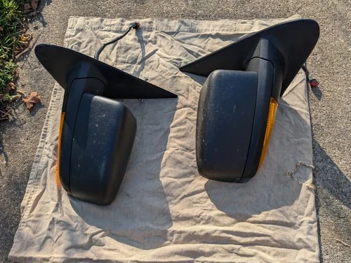 2005 Ford Expedition XLT Mirrors Pair