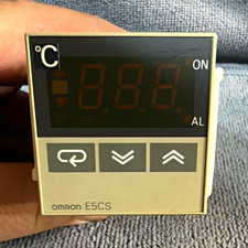 Omron E5CS-R1KJX-F Digital Temperature Controller 1/32 DIN K Sensor
