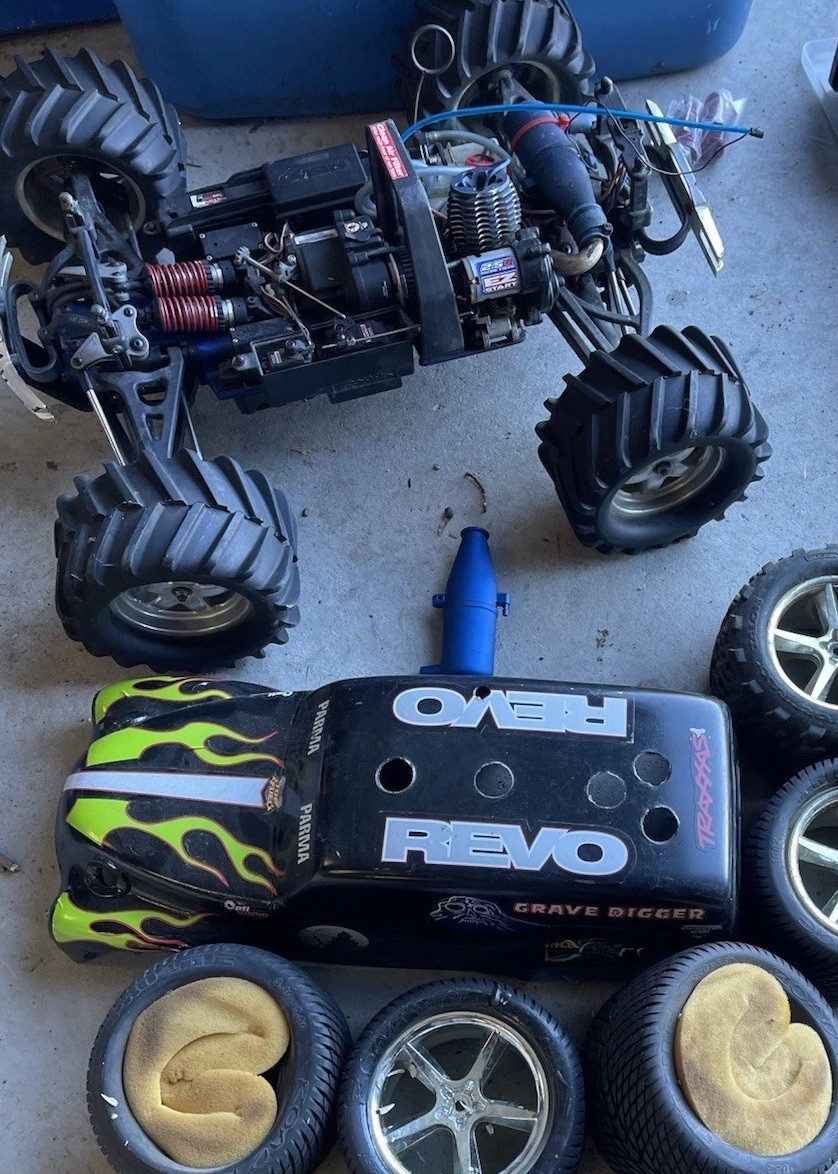 Traxxas Revo 3.3 1:10 Nitro 4WD Monster Truck RC Blue Off-Road Model