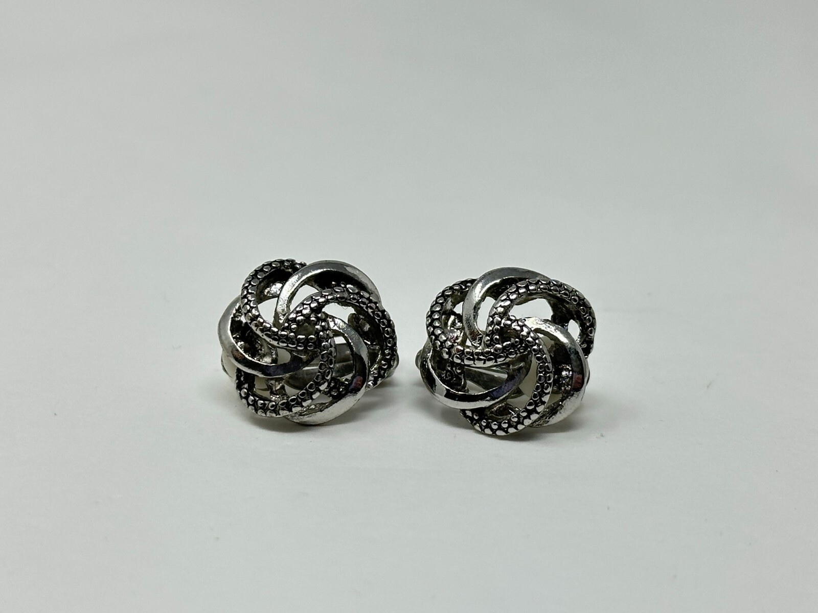Beautiful Silvertone Interlocking Rings Knot Clip… - image 2