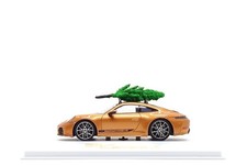 Minichamps 1:43 Porsche 911 Carrera S (992.2) Christmas Edition in Nordic Gold