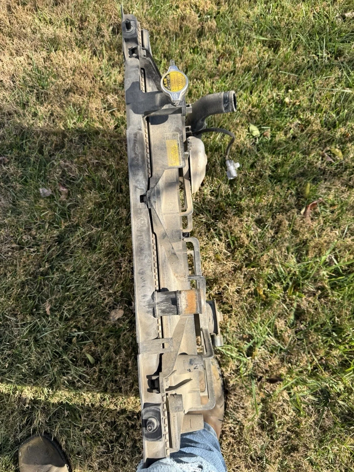 Toyota Camry 2002-2006 Radiator 2.4L Solara 2004-2008 Radiator 2.4L with Fan - Image 3 of 3