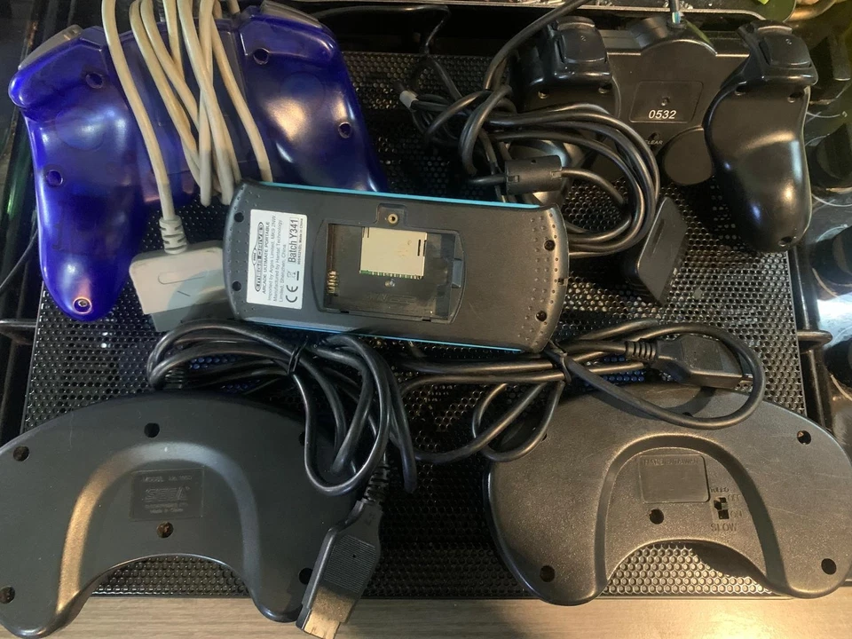 Job-lot 4x Control Pads & 1x Handheld (Spares & Repairs) Un-tested Items Sale - Image 2 of 4