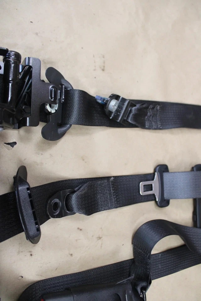 2011 - 2023 Dodge Charger Chrysler 300 Seat Belt Set OEM 1HZ06DX9AI Foto 3 de 4