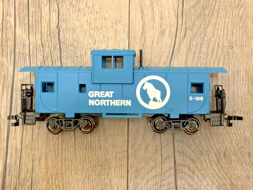 Bachmann HO Great Northern X106 36' Wide Vision Blue Caboose Silver Series 17711 | Condition: Used