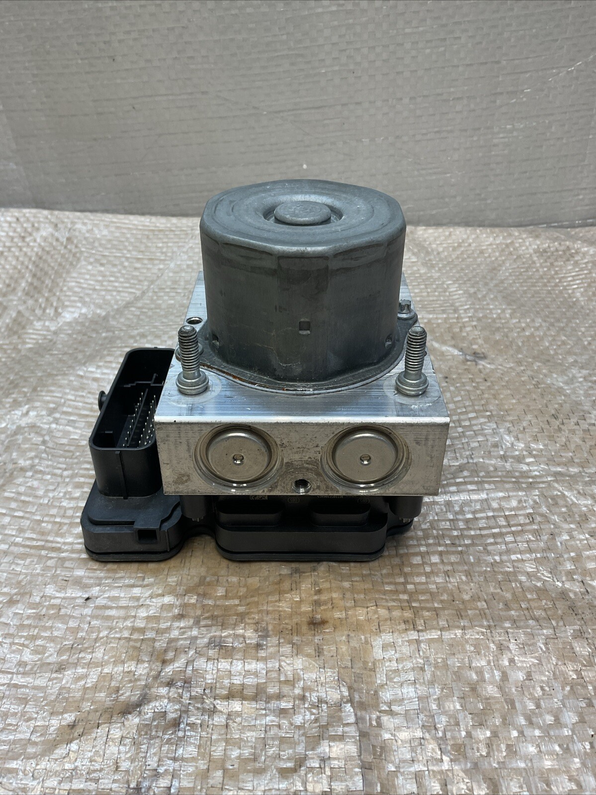 14-16 Maserati Ghibli Quattroporte ABS Anti Lock Brake Pump Module OEM 26K