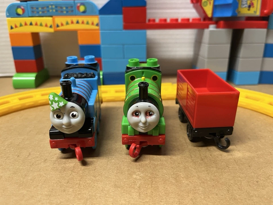 Mega Bloks Thomas & Friends Sodors Gran Celebración 71 Piezas + Estuche de Transporte Foto 3 de 4