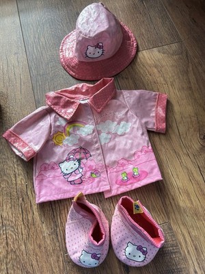 Build A Bear, Hello Kitty Sanrio, rosa Regenmantel, Hut & Gummistiefel. 