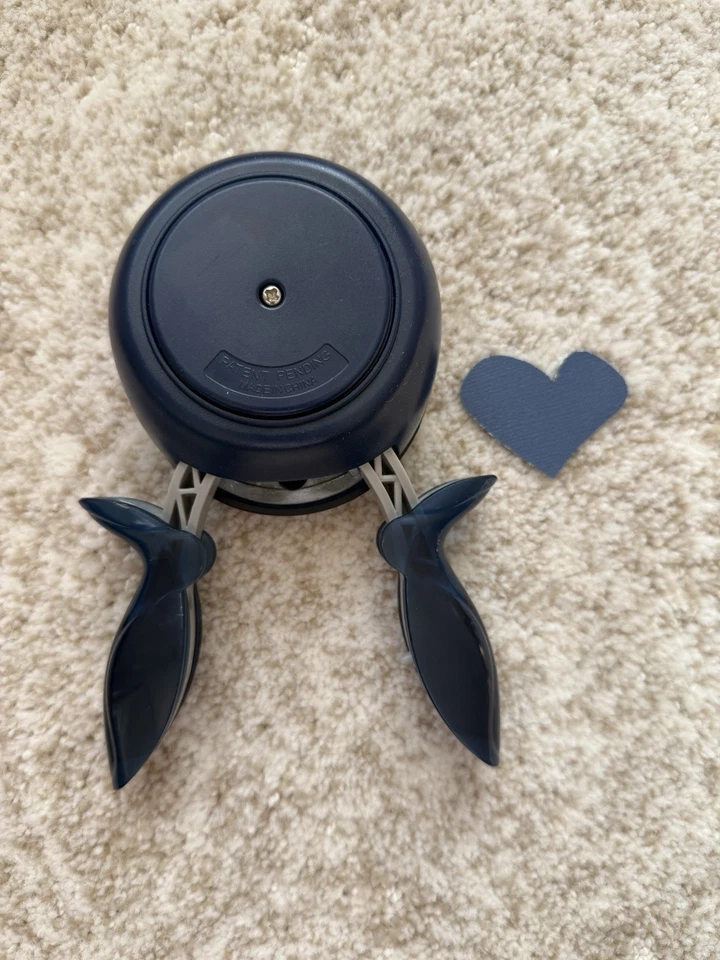 Lote de 7 punzones de papel para apretar a mano Fiskars formas XL y cortador de esquinas usados Foto 3 de 4