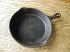 Vintage Wagner Small 4 1/2" Cast Iron  Skillet