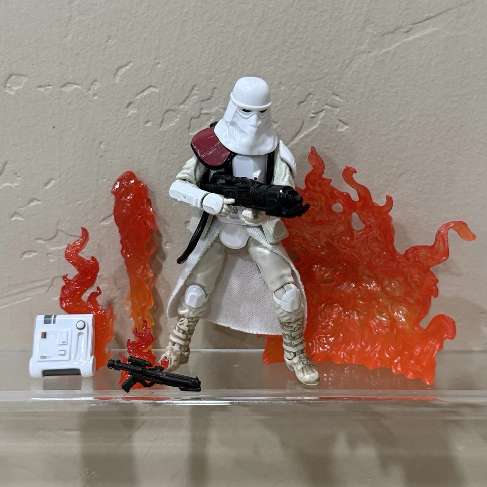 Star Wars Vintage Collection TVC Snowtrooper Incinerator Trooper VC349 Solto - Imagem 3 de 4