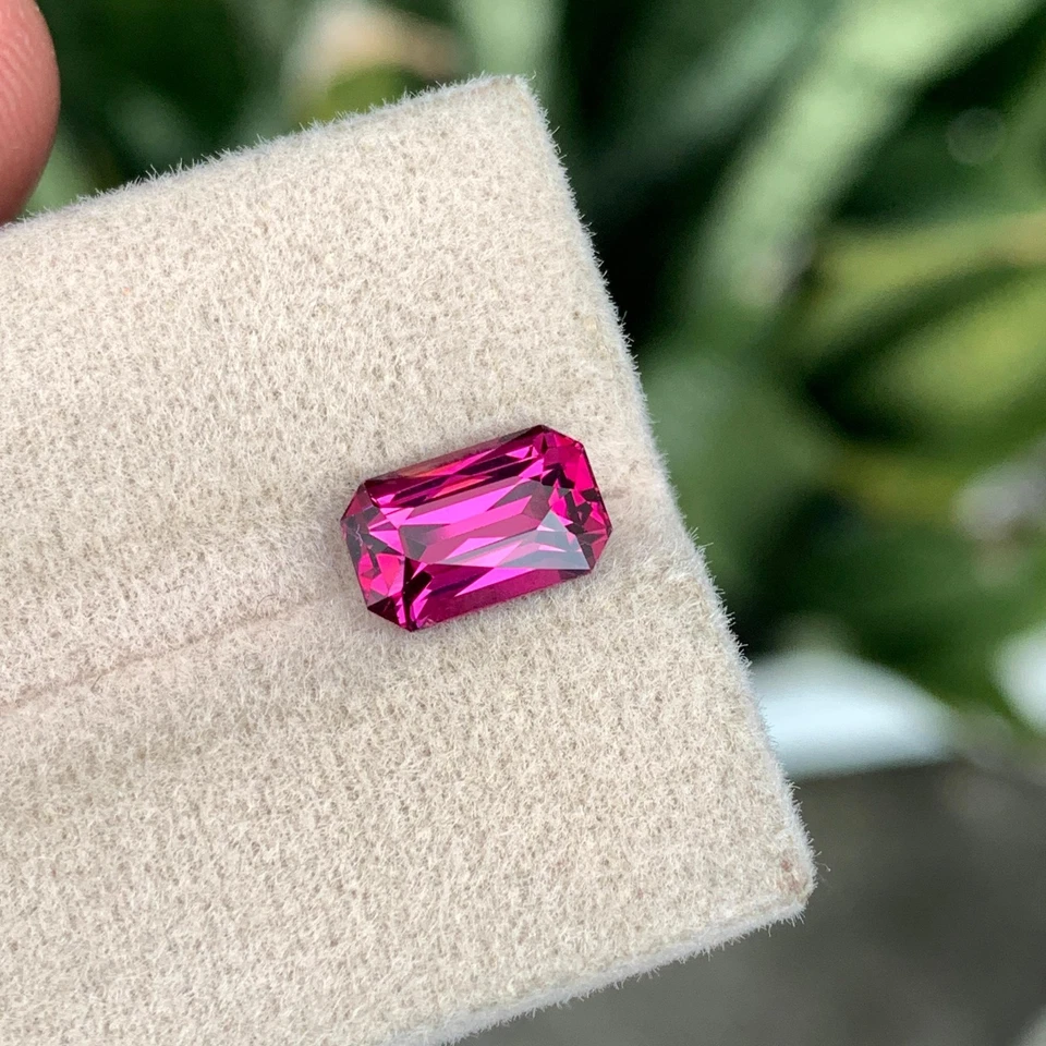 Piedra preciosa suelta de 9 mm corte esmeralda granate rosa de 2,3 quilates - Tanzania natural Foto 2 de 4