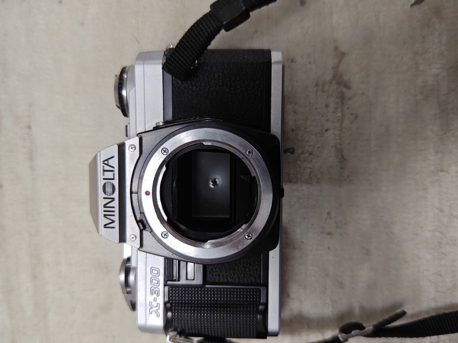 Appareil photo reflex argentique Minolta X-300 noir 35mm vendu avec pack 2 objectifs MD