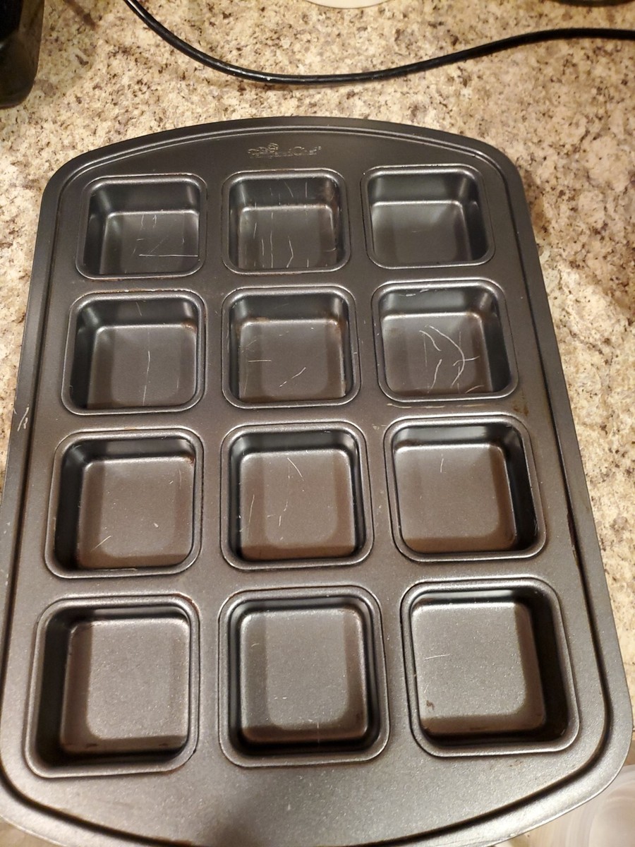 Pampered Chef Non Stick Square Muffin/Brownie/Cake Pan #1544