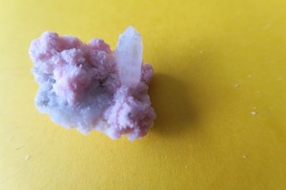 minéraux de collection : Rhodochrosite avec quartz 9g