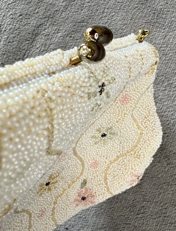 Vtg Sharonee Beaded Handbag White & Pastel Flowers Rhinestone Kiss Lock 1960s - Image 2 of 4