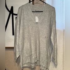 American Eagle knit Gray V-Neck Sweater new