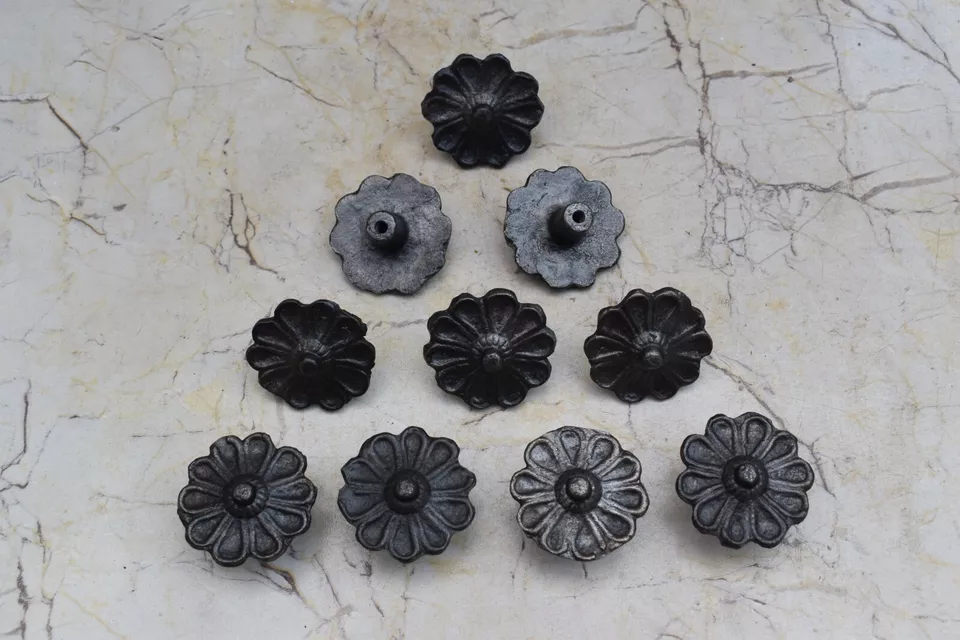 Perillas de manija de puerta de gabinete de cajón con forma de flor de hierro fundido vintage 10 piezas Foto 2 de 4