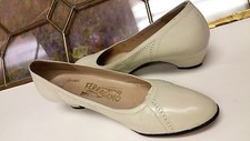 Vintage Womens 7 AAA SALVATORE FERRAGAMO Cream Leather Cap Toe Heels ITALY