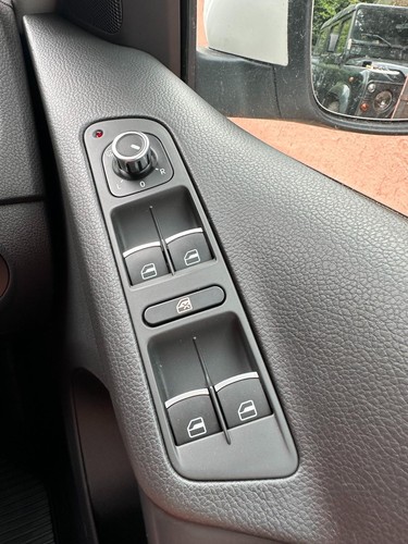 VW TIGUAN2.0 TDI BLUEMOTION TECH SE 5DR 2WD - Picture 14 of 20