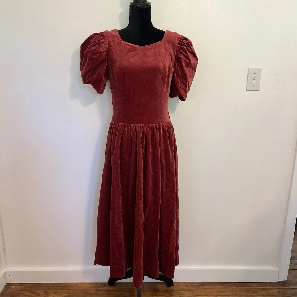 Vestido Laura Ashley Terciopelo Rojo Renacimiento Espalda Abierta Manga Tulipán Talla 14 Foto 2 de 4