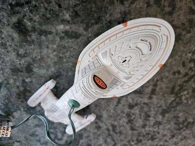 Hallmark Ornament NCC 74656 U.S.S. Voyager with Lights | eBay