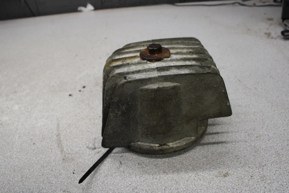 1973 Honda CB500 ENGINE OIL FILTER COVER O3-0605.IX - Image 3 of 4